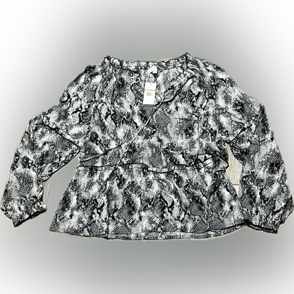 Ladies Sofia Vergara blouse